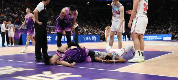 九游网站-关于一场激烈争夺的篮球盛宴，战术对决成焦点的信息